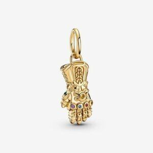 Pandora Marvel The Avengers Infinity Gauntlet Dangle Charm